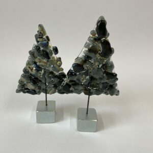 Sorte juletræer med metalfod